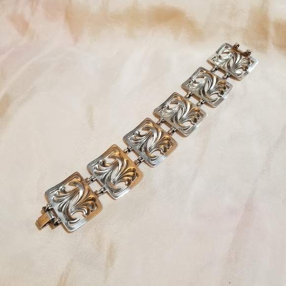 Antique Art Nouveau Reppousse Sterling Bracelet - Picture 5 of 7